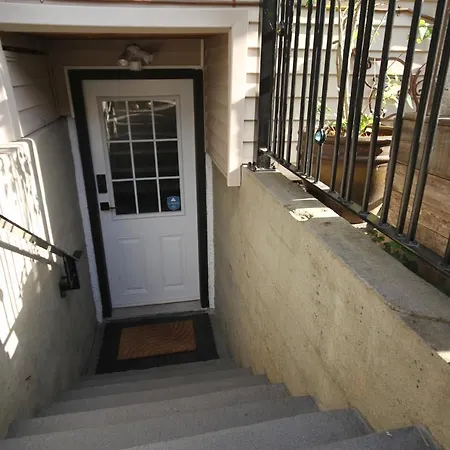 The Orange Door Bungalow Vancouver Exterior photo
