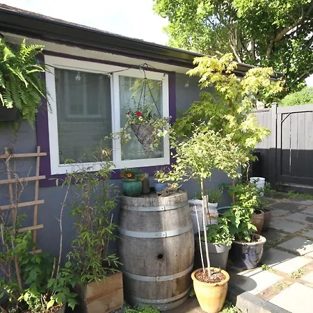 The Orange Door Bungalow Vancouver Exterior photo