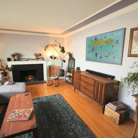The Orange Door Bungalow Vancouver Exterior photo